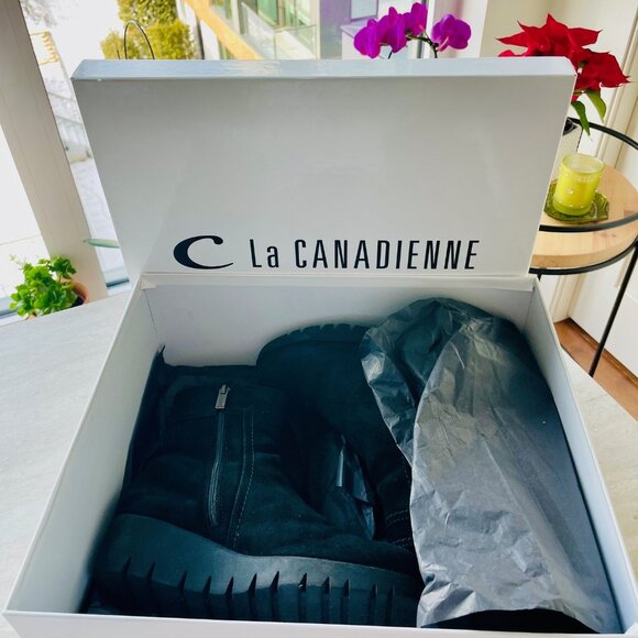 La Canadienne Women’s TOKEN Suede Waterproof Wedge Bootie – Black – Size 6 - Picture 6 of 10